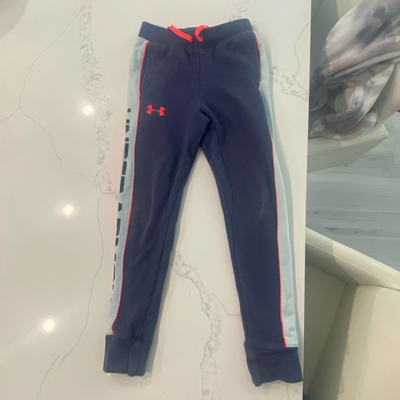 Under Armour matching hoodie and sweatpants - Picture 3 of 8